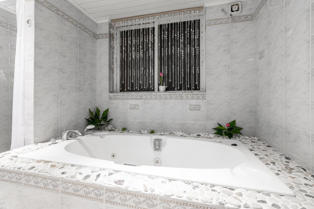Villa Galadriel With Private Pool & Jacuzzi Kato Yerakarion