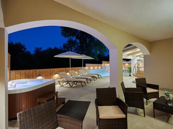 Galadriel With Private Pool & Jacuzzi Villa