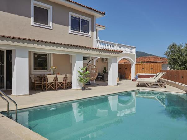 Galadriel With Private Pool & Jacuzzi